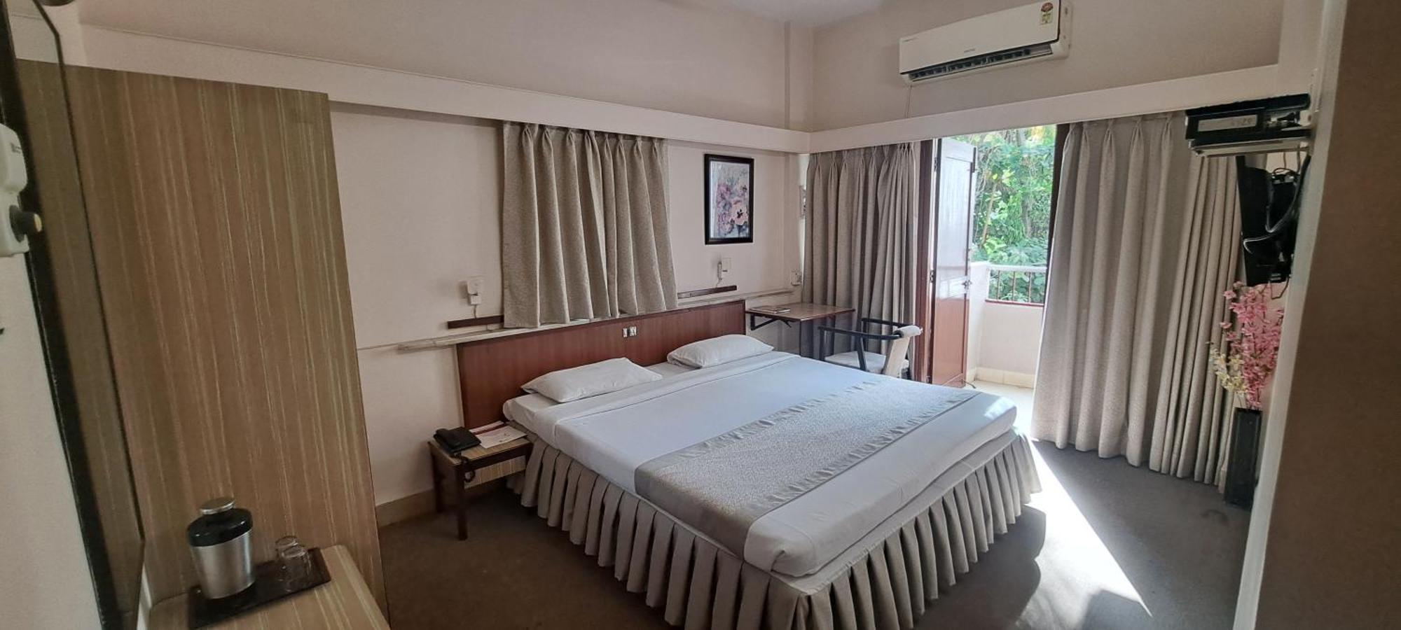 Hotel Swaroop Пуне Екстер'єр фото