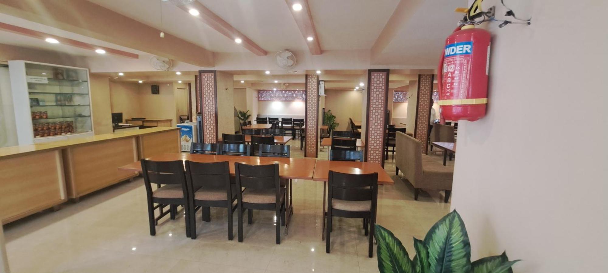 Hotel Swaroop Пуне Екстер'єр фото