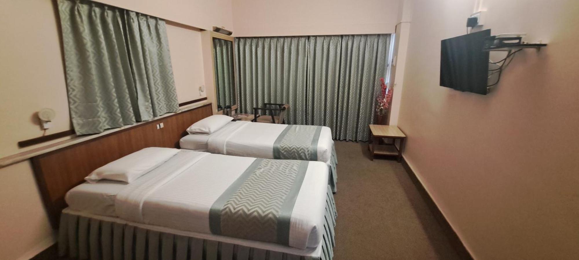 Hotel Swaroop Пуне Екстер'єр фото