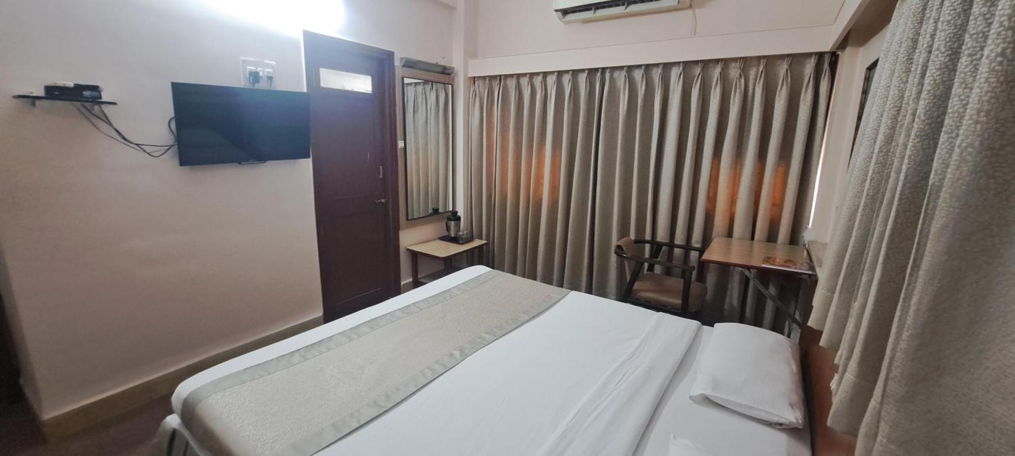 Hotel Swaroop Пуне Екстер'єр фото
