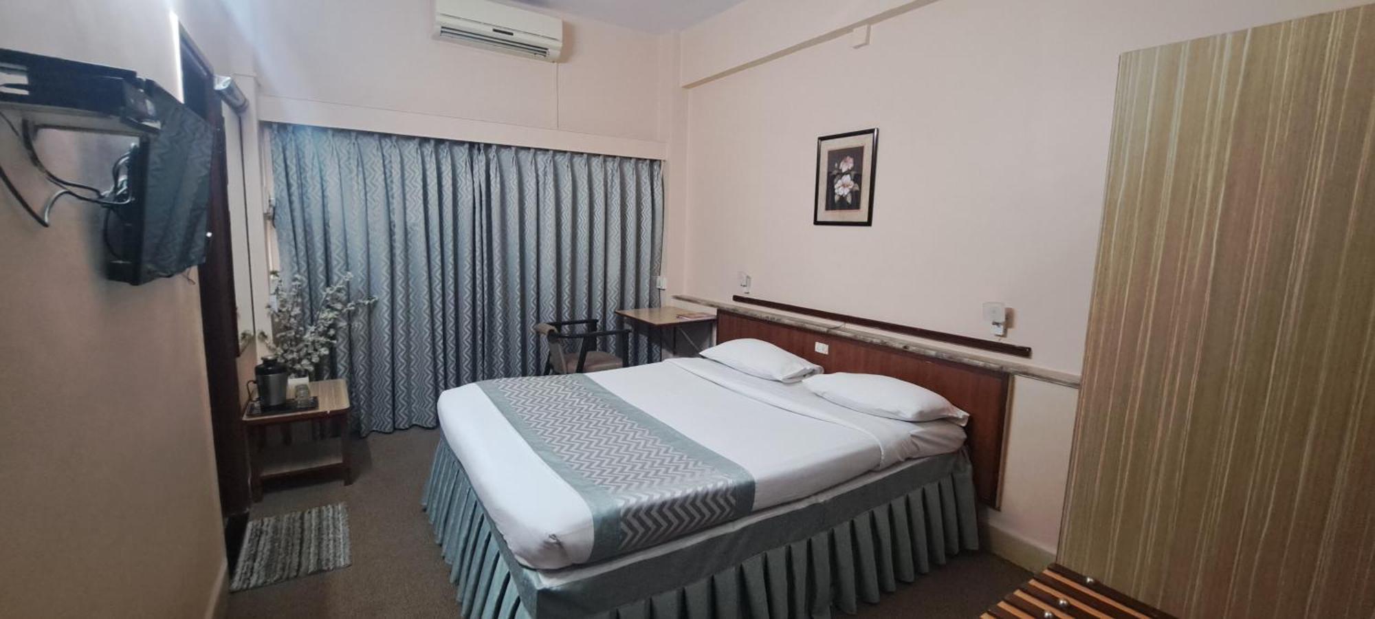 Hotel Swaroop Пуне Екстер'єр фото
