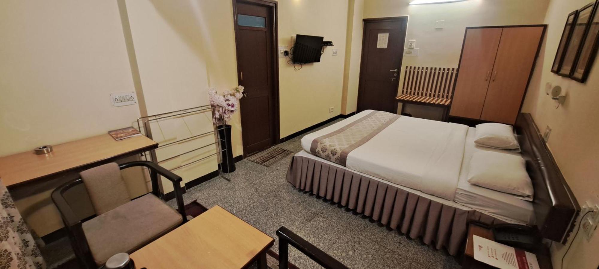 Hotel Swaroop Пуне Екстер'єр фото