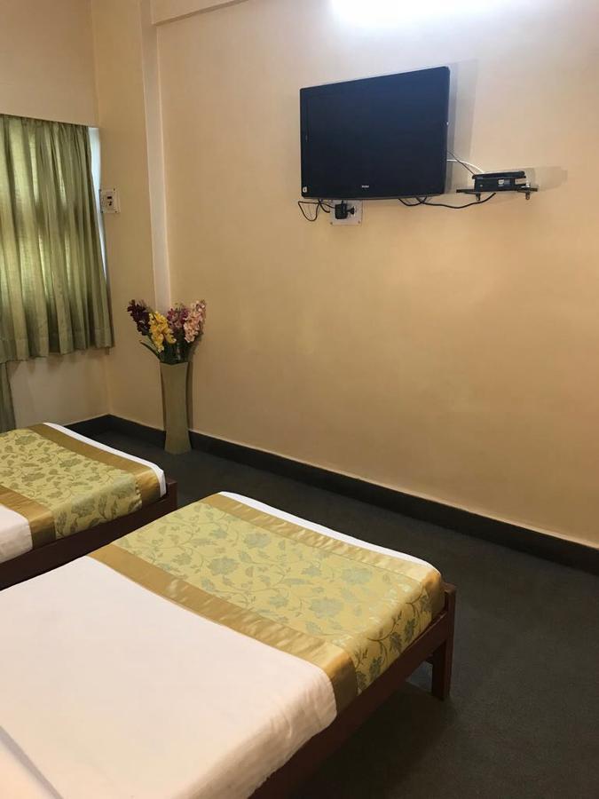 Hotel Swaroop Пуне Екстер'єр фото