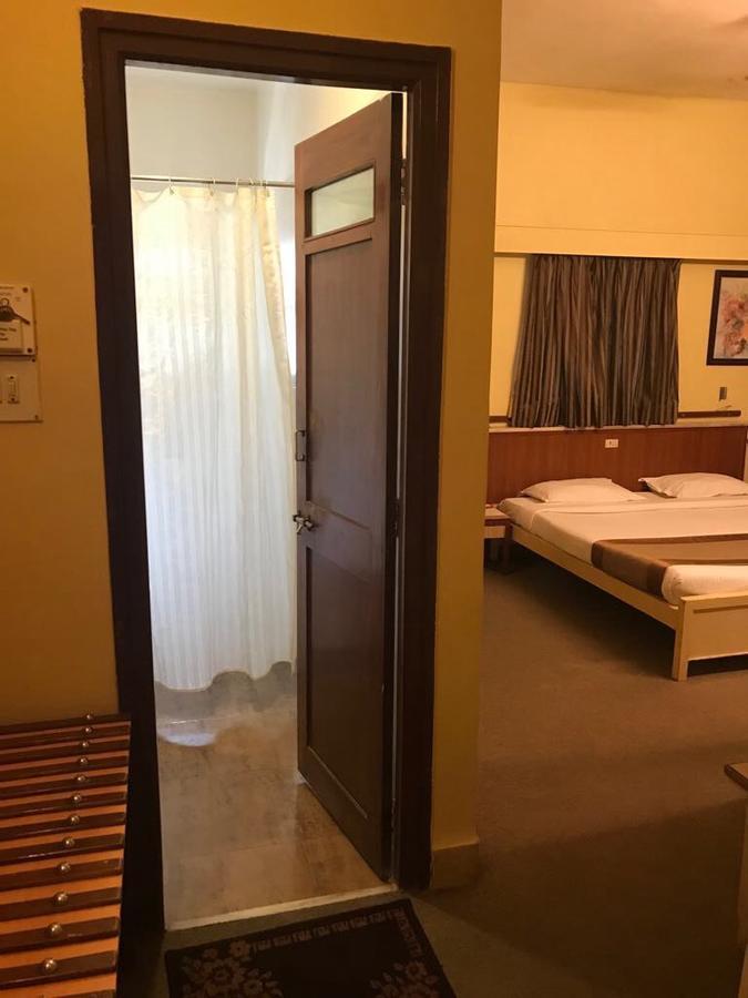 Hotel Swaroop Пуне Екстер'єр фото