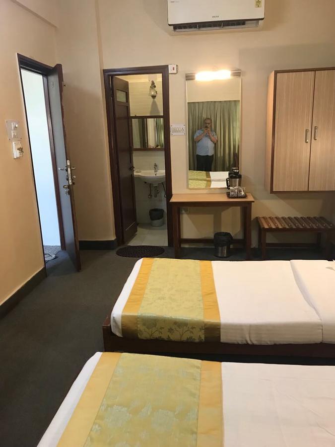 Hotel Swaroop Пуне Екстер'єр фото
