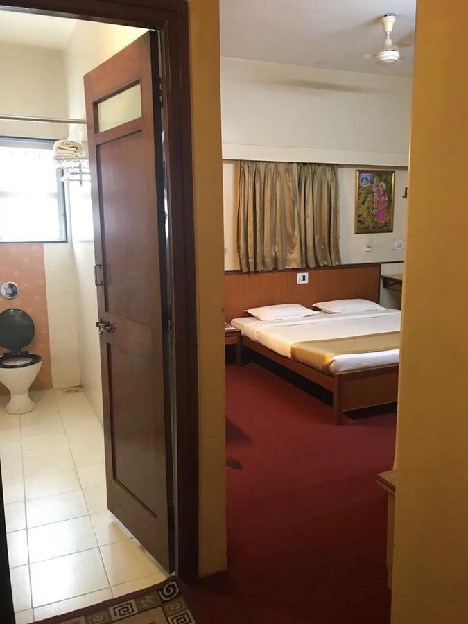 Hotel Swaroop Пуне Екстер'єр фото