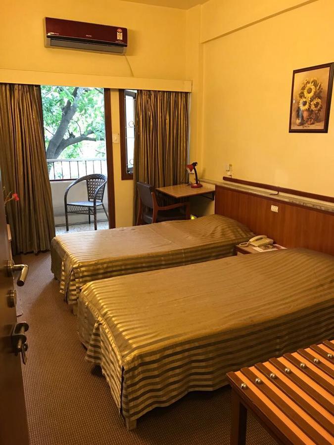 Hotel Swaroop Пуне Екстер'єр фото